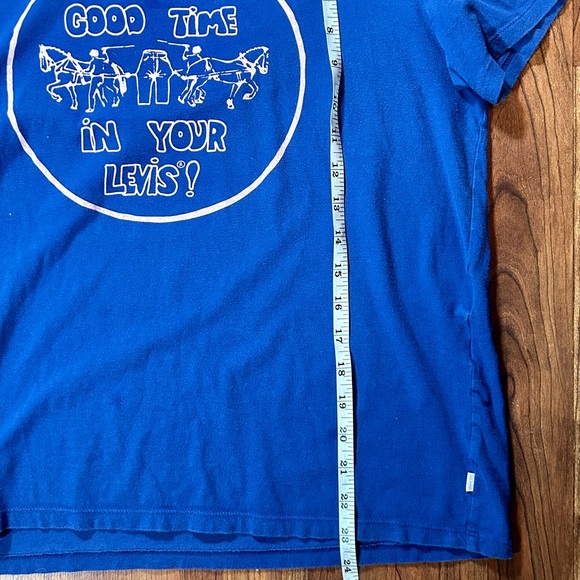 Levi’s "Have a good time in your Levi’s" cropped blue scooped T-shirt womens M - Picture 6 of 7